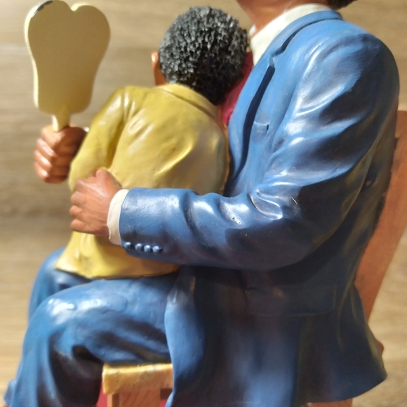 The Young Collection "His Eye is on the Sparrow" Art Figurine Gilbert Young 1996 - Picture 9 of 11